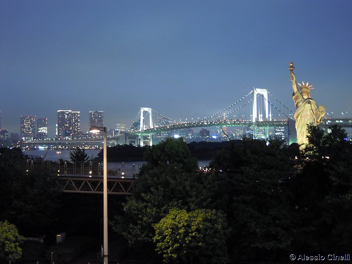 Il Rainbow Bridge e la statua della libertà